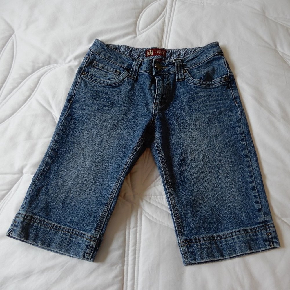 SB Bermuda Shorts in Size 3/4